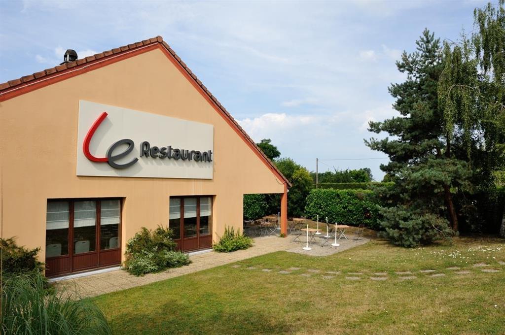 Campanile Moulins Avermes Bagian luar foto