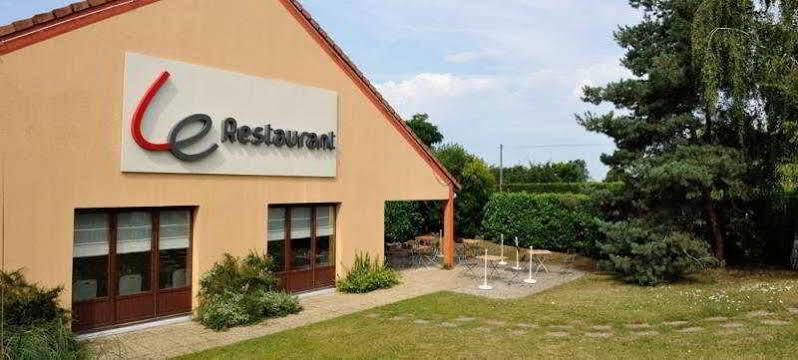 Campanile Moulins Avermes Bagian luar foto